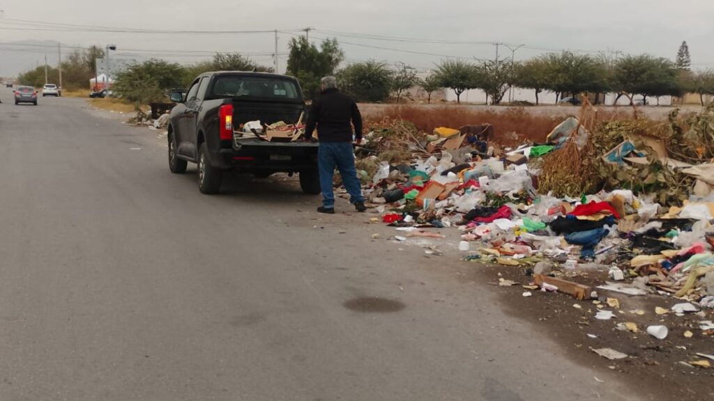 Detención De Tres Por Arrojar Basura En Monterreal, Torreón: Un Llamado A La Ecología - Noticias Notivalle Detención De Tres Por Arrojar Basura En Monterreal, Torreón: Un Llamado A La Ecología