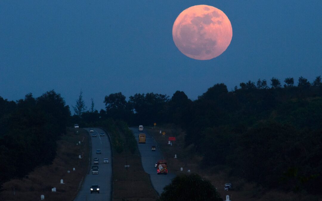 ASÍ BRILLARÁ LA ÚLTIMA SUPERLUNA DEL AÑO