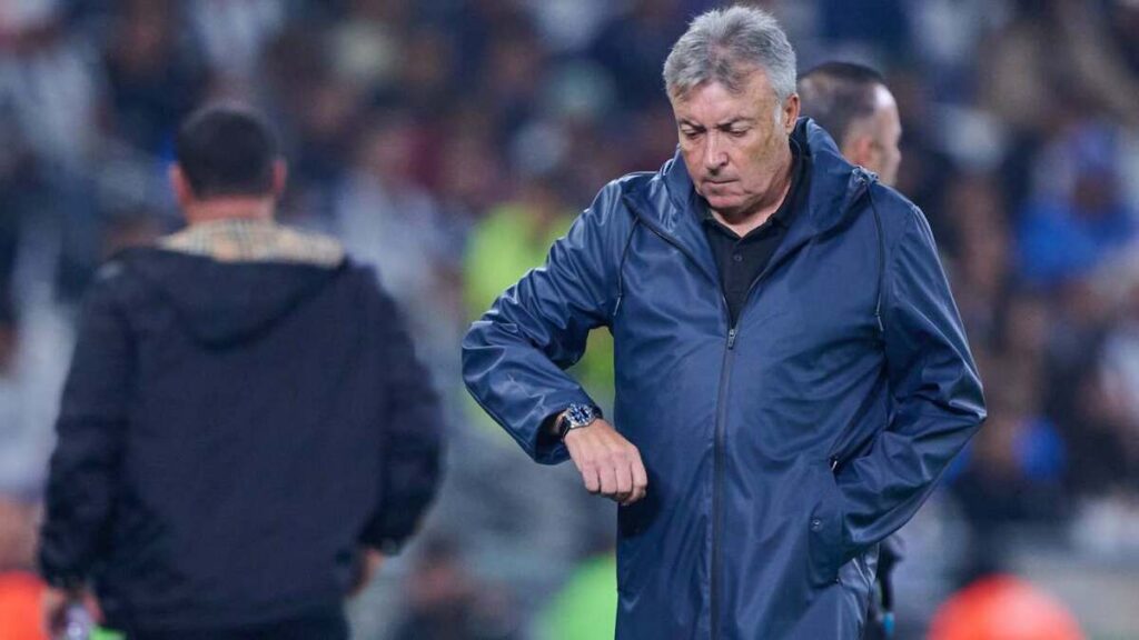 Domenec Torrent Expresa Su Descontento Con El Arbitraje En El Partido Frente A Toluca