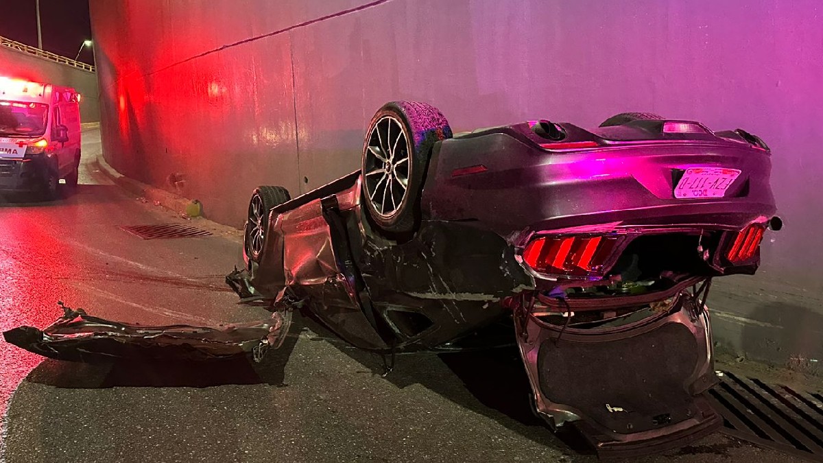 mustang-impacto-violentamente-muro-contencion