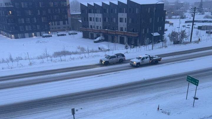 Hielo Complica el Tráfico en Denver: Consejos para Navegar con Seguridad