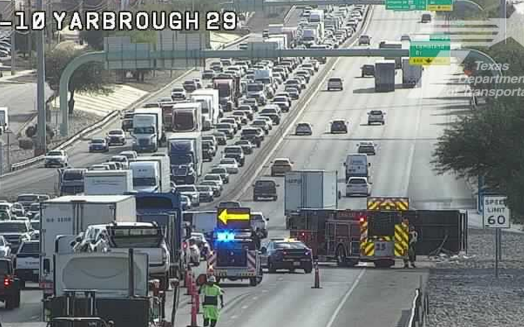 Accidente de Camión Volcadura en la I-10 Cerca de Yarbrough