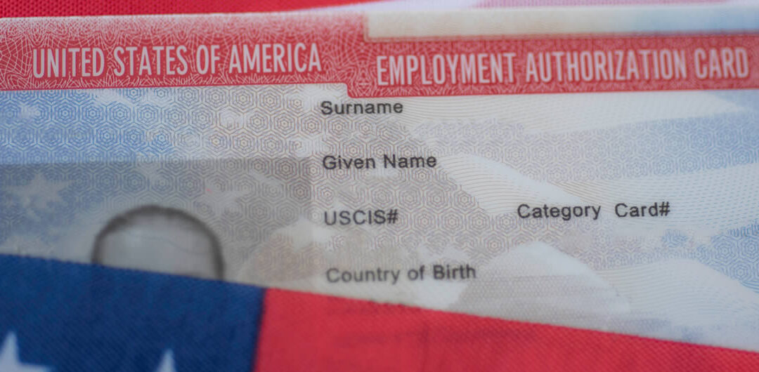 EE. UU. Reduce la Validez de Permisos de Trabajo para Asilados a 18 Meses