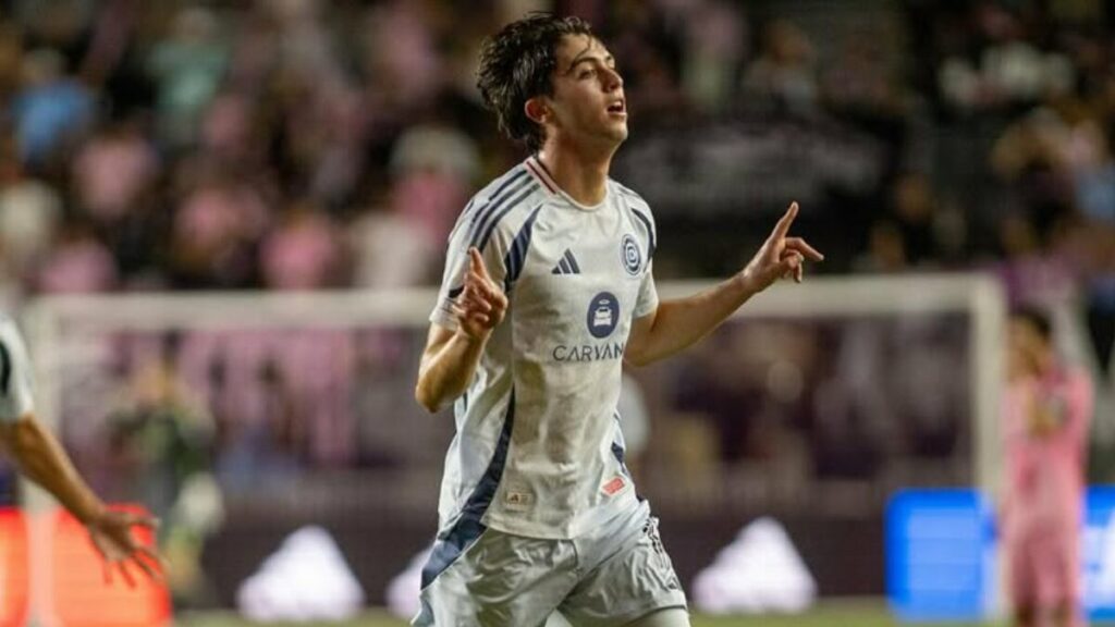 Chivas Asegura Un Nuevo Refuerzo: Acuerdo Con Chicago Fire Por Brian Gutiérrez