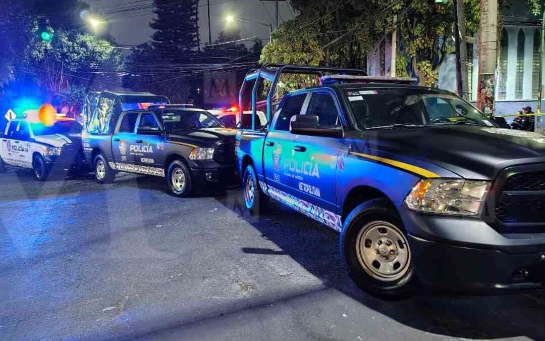 Tiroteo en Azcapotzalco: Pareja atacada a balazos dentro de su auto; un fallecido