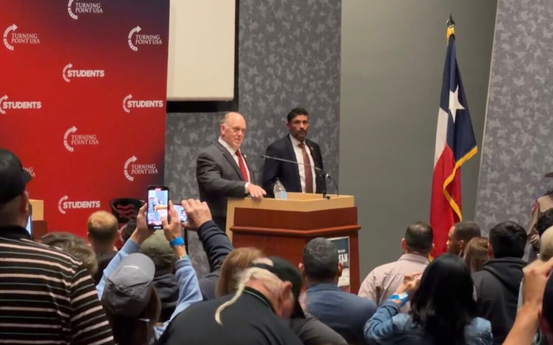 Tom Homan Enfocado en la Frontera Durante Controversial Evento en UTEP