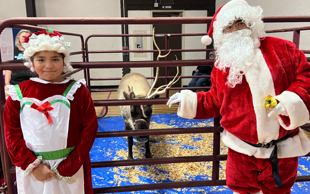 Convite Navideño en Evergreen: Venga a Conocer a Santa Claus y un Reno Real