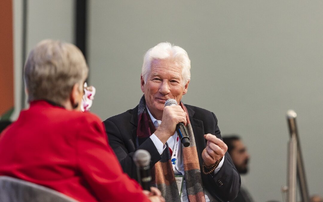 Tensión entre Alicia Bárcena y Richard Gere por comentarios sobre Claudia Sheinbaum en la FIL Guadalajara