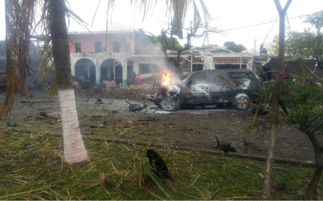 Michoacán: Coche bomba en Coahuayana provoca al menos 2 muertos y 7 heridos críticos, atribuyen ataque al CJNG