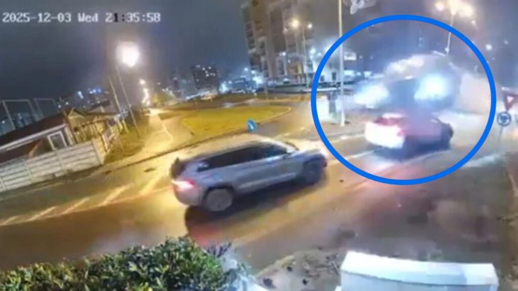 Un Auto ‘Vuela’ Sobre Dos Coches En Palm Springs Durante Emergencia Médica | Video