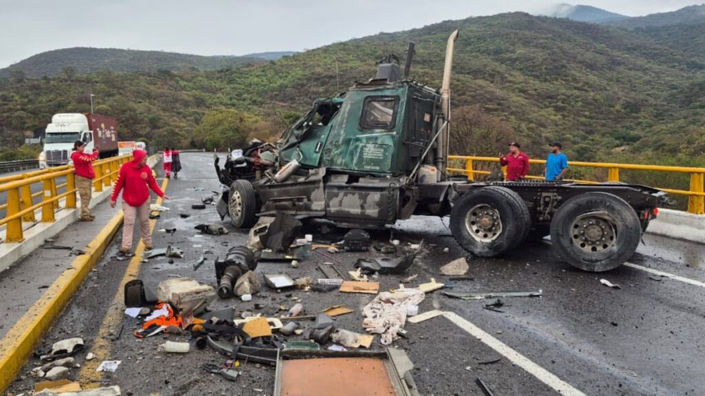Cierre Total En La Autopista Guadalajara-Colima Tras Accidentes Simultáneos Que Dejan 6 Heridos - Noticias Notivalle Cierre Total En La Autopista Guadalajara-Colima Tras Accidentes Simultáneos Que Dejan 6 Heridos