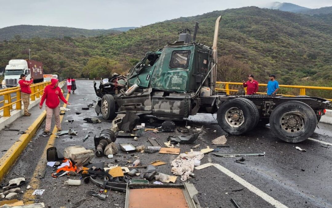 Cierre Total en la Autopista Guadalajara-Colima Tras Accidentes Simultáneos que Dejan 6 Heridos