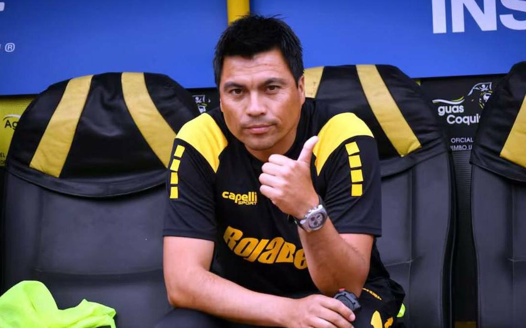 Gallos Blancos de Querétaro Presentan a Esteban González Como Su Nuevo Entrenador de Forma Innovadora