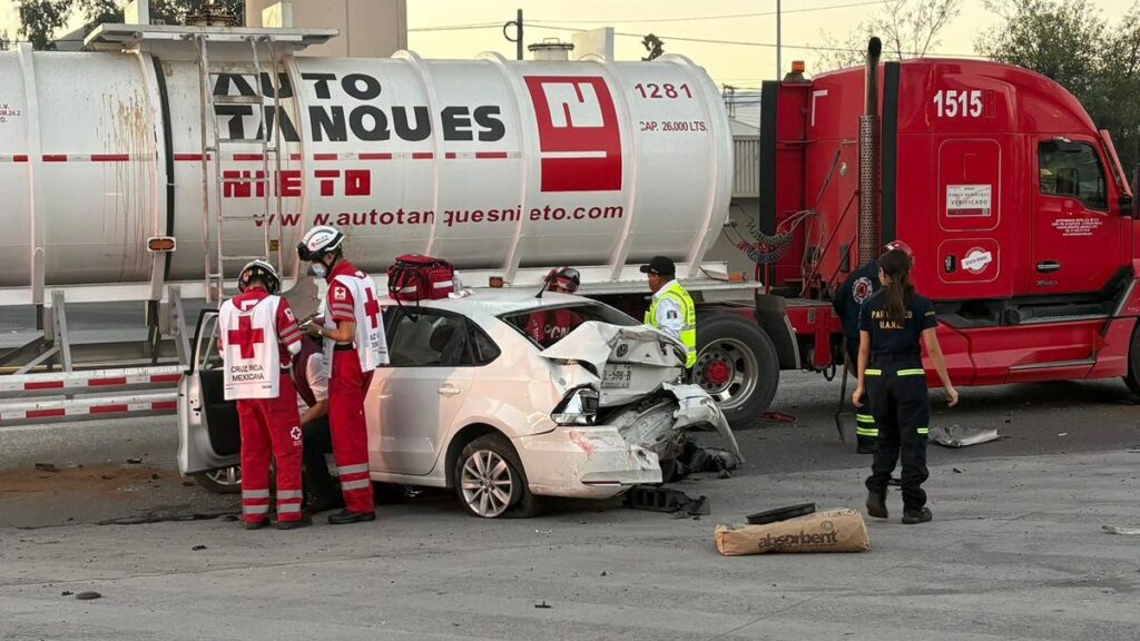 Accidente De Tráfico En Monterrey: Conductor Ebrio Choca Contra Pipa En La Avenida Félix U. Gómez - Noticias Notivalle Accidente De Tráfico En Monterrey: Conductor Ebrio Choca Contra Pipa En La Avenida Félix U. Gómez