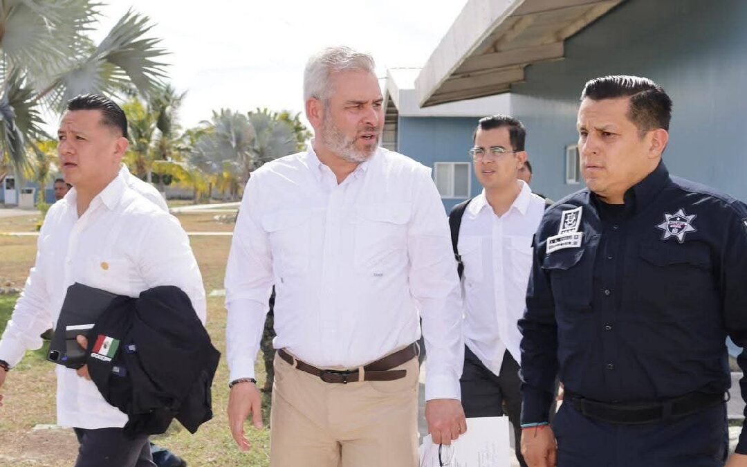 Gobernador Alfredo Ramírez Bedolla asegura atención inmediata a víctimas de explosión en Coahuayana