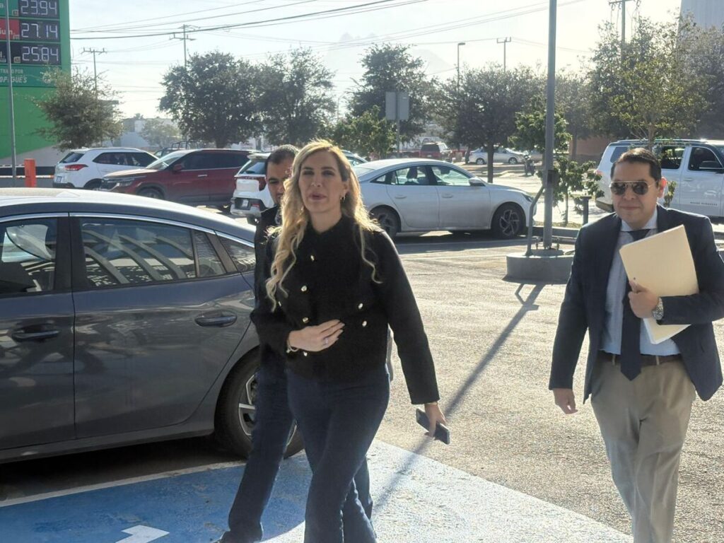 Adalina Ávalos Comparece Tras Denuncia De Jaime Rodríguez ‘El Bronco’ Por Presunto Despojo