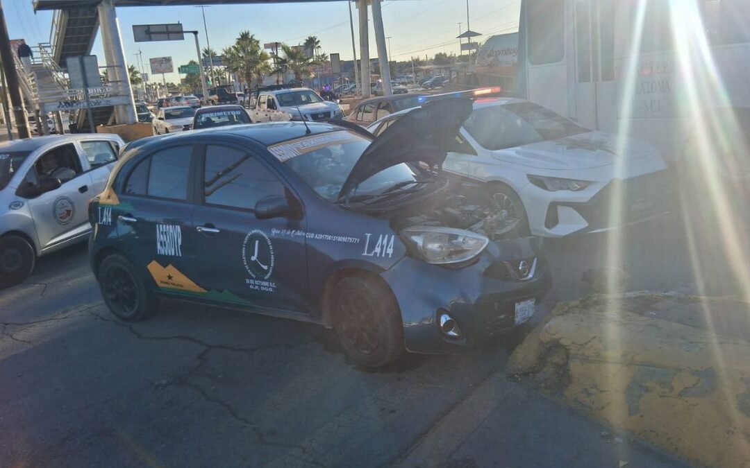 Accidente de Tráfico en Gómez Palacio: Conductor Imprudente se Impacta Contra el Camellón Central y Huye del Lugar