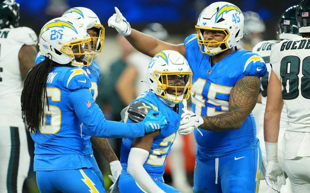 Los Angeles Chargers Logran una Victoria Dramática Contra Philadelphia Eagles en Tiempo Extra
