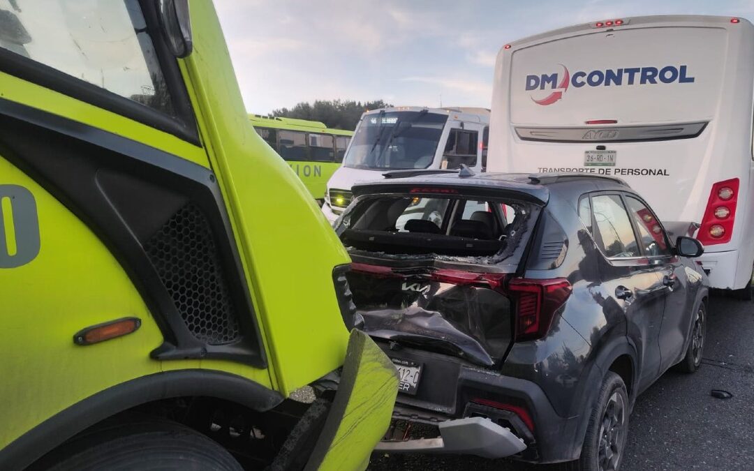 Accidente carretero en Saltillo-Zacatecas causa caos vial y deja 2 lesionados