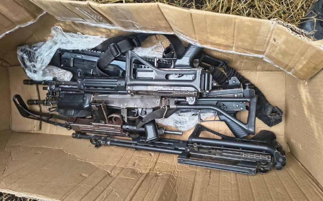 Armamento Encontrado en Pastizales de Techaluta, Jalisco, Similar al Robado de la Comisaría Municipal