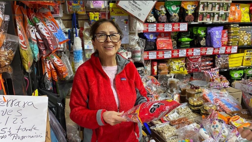 Venta De Dulces En El Mercado Alianza De Palm Springs: Comerciantes Esperan Repunte Económico