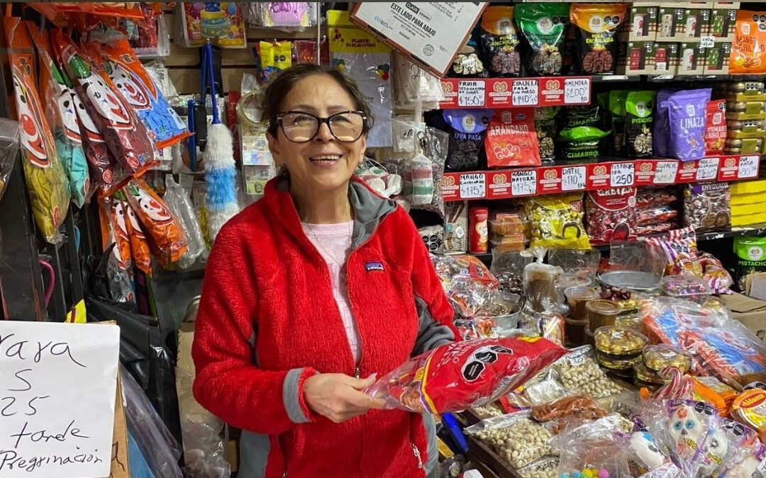 Venta de Dulces en el Mercado Alianza de Palm Springs: Comerciantes Esperan Repunte Económico
