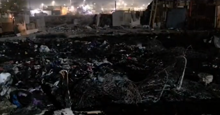 Incendio en Carlos Chavira consume viviendas de madera en Ciudad Juárez