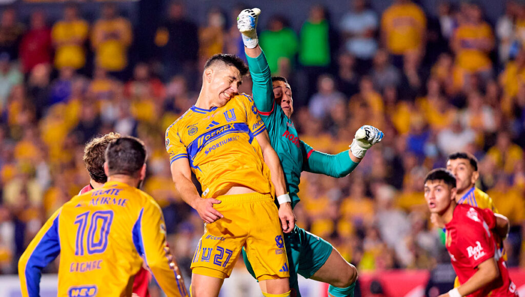 La Impresionante Atajada De Hugo González Contra Diego Lainez En La Final De Ida