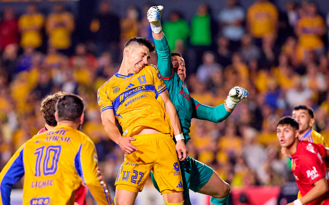 La Impresionante Atajada de Hugo González Contra Diego Lainez en la Final de Ida
