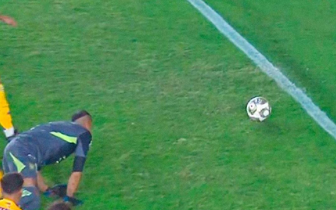 Tigres Evita Gol en la Final gracias al Pasto: Un Milagro en Video