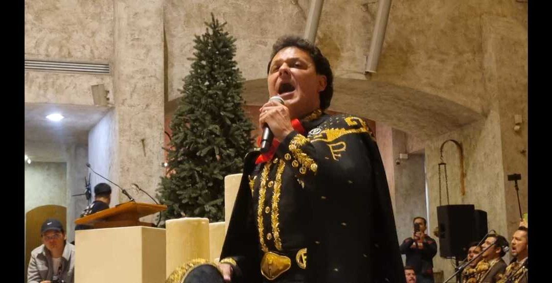 Pedro Fernández Rinde Homenaje a la Virgen de Guadalupe con Serenata en San Pedro Garza García