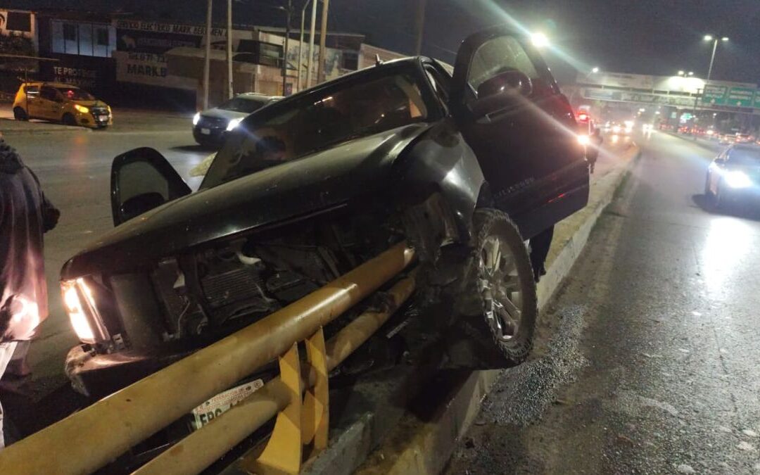 Accidente en Torreón: Conductora sufre fractura expuesta y pierde dedos tras caer en un desnivel