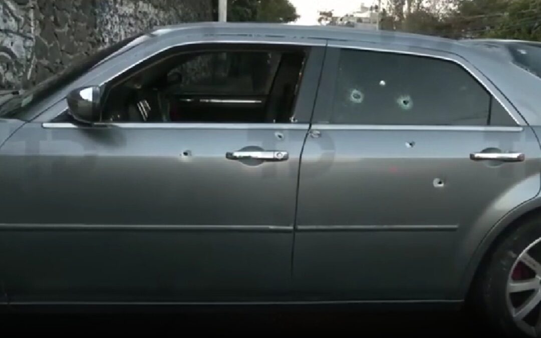 Auto Abandonado con Impactos de Bala en Tlalpan, Conductor Huye Caminando