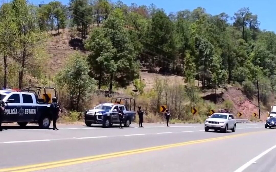 Refuerzan vigilancia tras hallazgo de siete cuerpos en la carretera Durango-Mazatlán