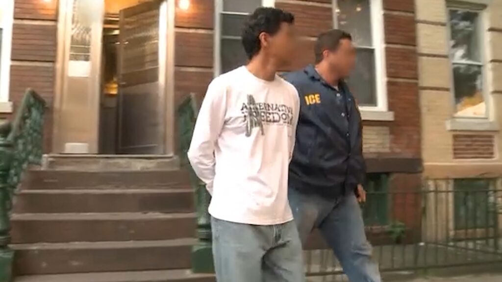 Detenciones Ice: Casi 75,000 Personas Sin Antecedentes Arrestadas En Ee.uu.