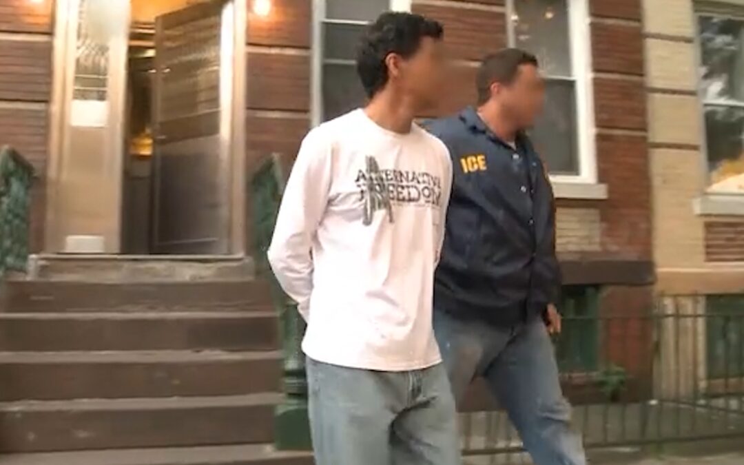 Detenciones ICE: Casi 75,000 Personas sin Antecedentes Arrestadas en EE.UU.