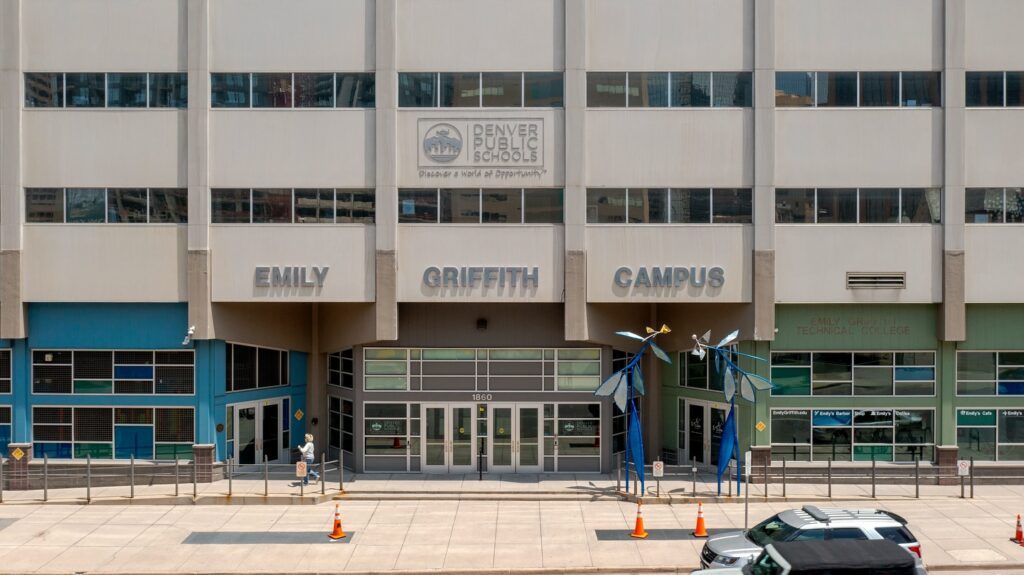 Dps Refuerza Su Infraestructura Escolar Con La Compra De Estacionamiento En Uptown Por $2.5 Millones - Noticias Notivalle Dps Refuerza Su Infraestructura Escolar Con La Compra De Estacionamiento En Uptown Por $2.5 Millones