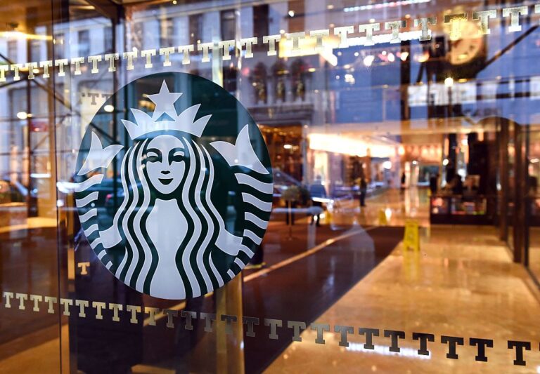 Huelga de Baristas en Denver: La ‘Red Cup Rebellion’ Crece por Mejores Condiciones