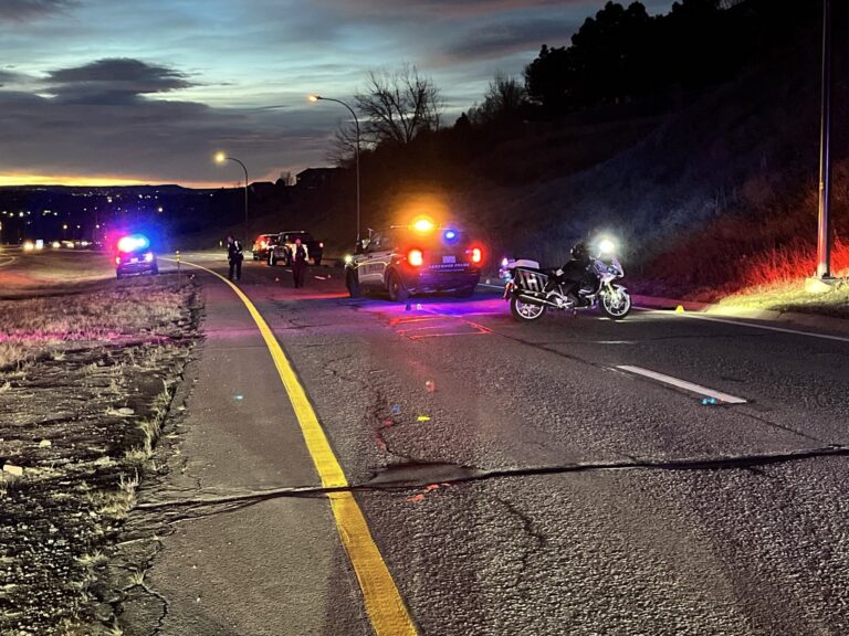 Accidente Fatal en Lakewood: Cierre Vial Prolongado Tras Muerte de Peatón