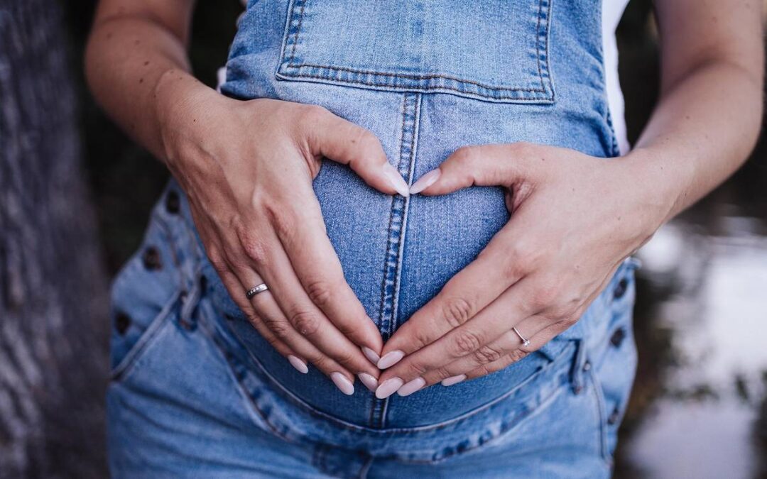Parto Inesperado: Mujer No Sabía que Estaba Embarazada y Dio a Luz a un Bebé en su Abdomen