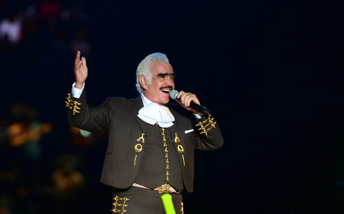 vicente-fernandez-cantando-vivo-fernando