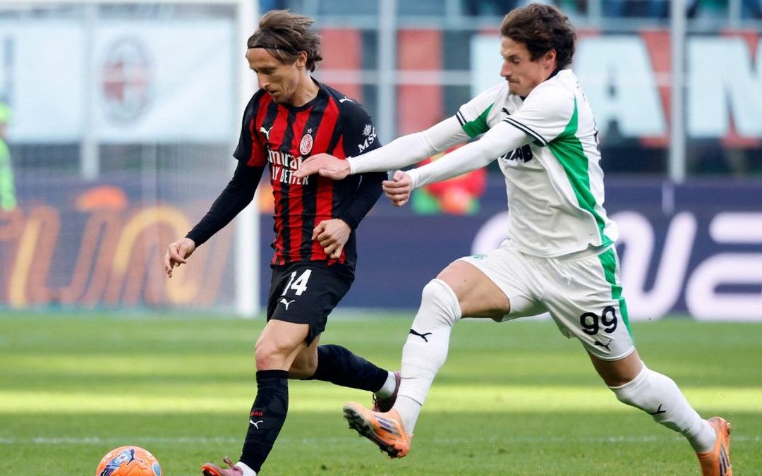 El Milan Empata con el Sassuolo y Complica su Liderato en la Serie A sin Santi Giménez