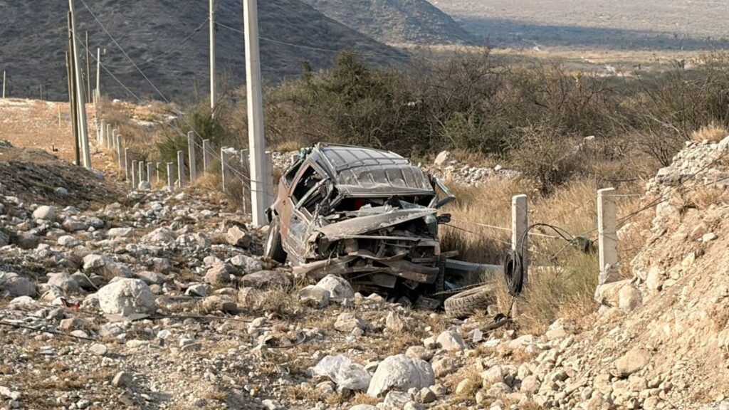 Trágica Volcadura En La Carretera Monterrey-Saltillo Causa La Muerte De Una Mujer