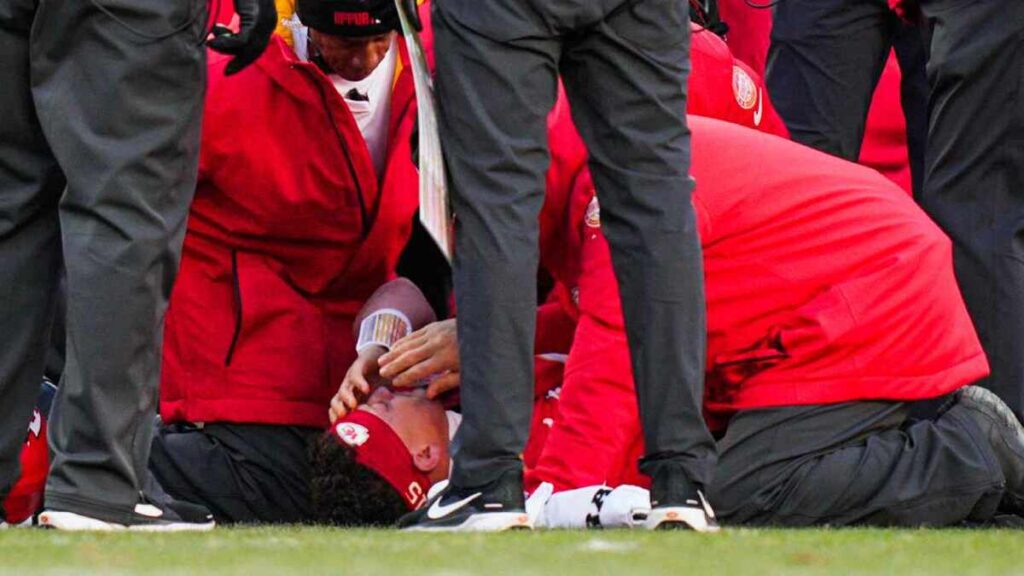 Patrick Mahomes Sufre Una Grave Lesión En La Rodilla Izquierda: Rotura De Ligamento Cruzado Anterior - Noticias Notivalle Patrick Mahomes Sufre Una Grave Lesión En La Rodilla Izquierda: Rotura De Ligamento Cruzado Anterior
