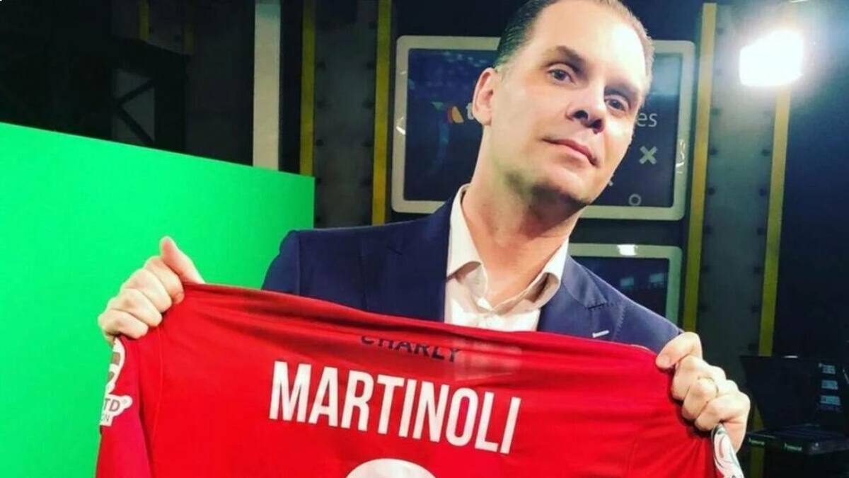christian-martinoli-presume-playera-toluca