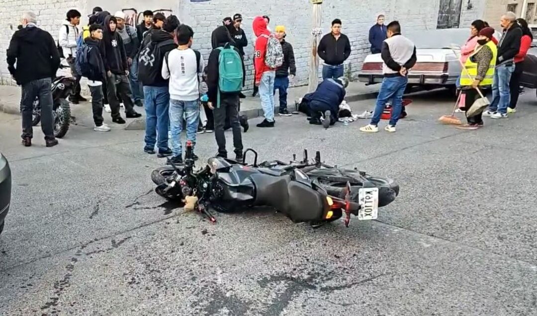 Accidente de moto en Tlaquepaque: Tres estudiantes del Conalep lesionados en choque