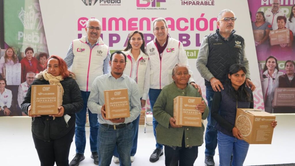 Pepe Chedraui Y Marielise Budib Entregan Despensas En El Programa Alimentación Imparable En Puebla