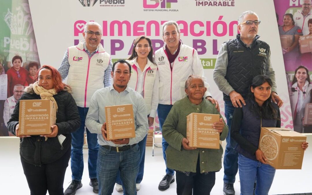 Pepe Chedraui y MariElise Budib entregan despensas en el programa Alimentación Imparable en Puebla
