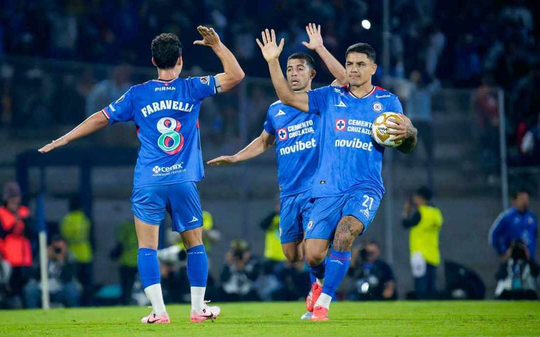 Cruz Azul Explora la Incorporación de un Delantero Sudamericano para Potenciar su Delantera
