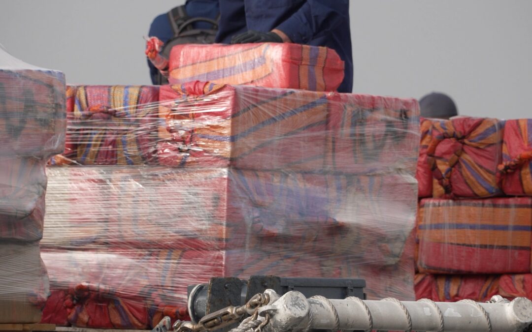 Más de 27,000 Libras de Cocaína Incautada en el Pacífico por la Guardia Costera de EE. UU.